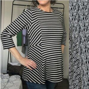A Pea in the Pod Zebra print 3/4 sleeve textured top szS